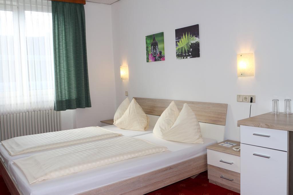 Hotel Gasthof Kasino Villach Room photo