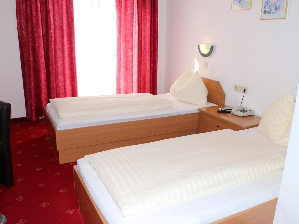 Hotel Gasthof Kasino Villach Room photo