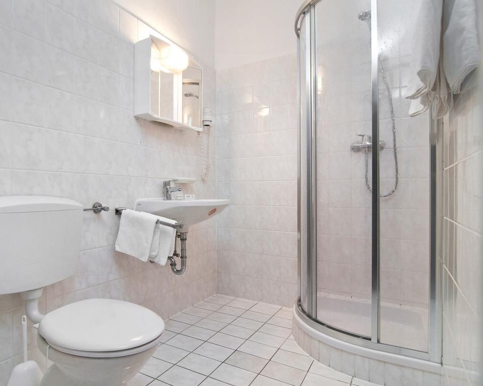 Hotel Gasthof Kasino Villach Room photo